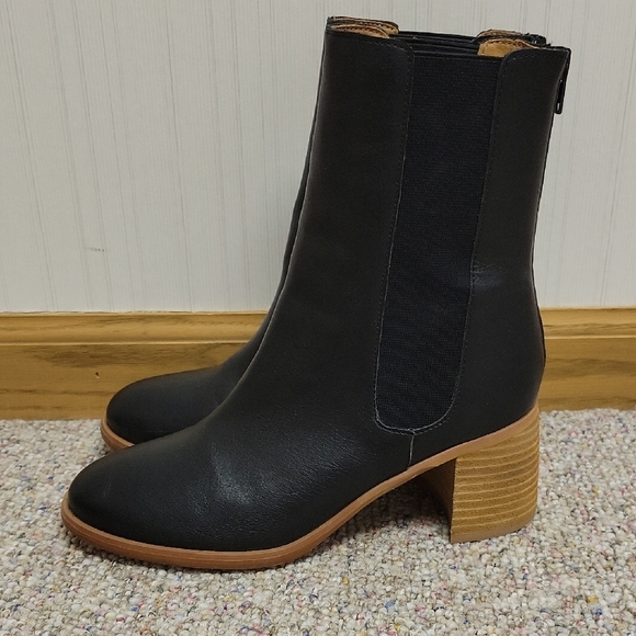 Oasis Shoes - Oasis Society  Black Heeled Chelsea Boots with Block Heel Sz 8.
